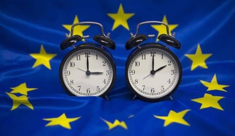 ਅੱਜ ਯੌਰਪ ਦੀਆਂ ਘੜੀਆਂ ਇਕ ਘੰਟਾ ਅੱਗੇ ਹੋ ਗਈਆਂ।