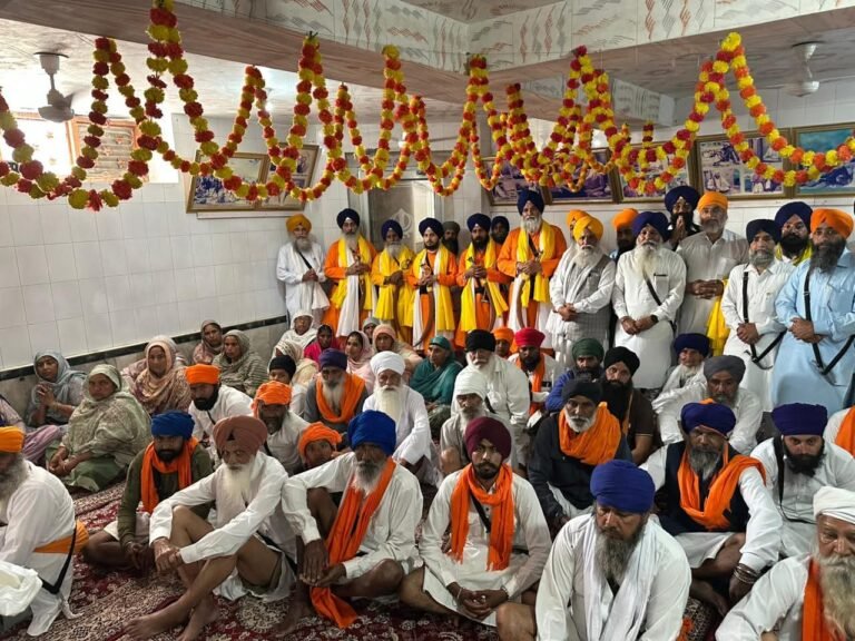 ਗੁਰਦੁਆਰਾ ਸ਼ਹੀਦ ਭਾਈ ਤਾਰਾ ਸਿੰਘ ਜੀ ‘ਵਾਂ’ ਵਿਖੇ ਅੰਮ੍ਰਿਤ-ਸੰਚਾਰ , 48 ਅੰਮ੍ਰਿਤ ਅਭਿਲਾਖੀਆਂ ਨੇ ਖੰਡੇ ਬਾਟੇ ਦੀ ਪਾਹੁਲ ਛਕੀ।