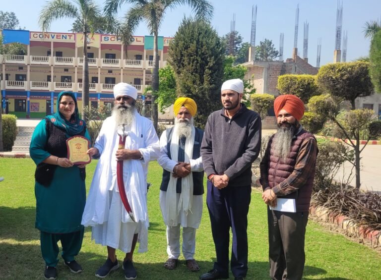 ਗੁਰੂ ਗੋਬਿੰਦ ਸਿੰਘ ਕਾਨਵੈਂਟ ਸਕੂਲ, ਸੋਹਾਵਾ ਦੇ ਵਿਦਿਆਰਥੀਆਂ ਨੇ ਗੁਰੂ ਗੋਬਿੰਦ ਸਿੰਘ ਖਾਲਸਾ ਕਾਲਜ, ਸਰਹਾਲੀ ਵਿਖੇ ਆਯੋਜਿਤ ਸਾਇੰਸ ਅਤੇ ਕਾਮਰਸ ਸੈਮੀਨਾਰ ਵਿੱਚ ਆਪਣੀ ਪ੍ਰਤਿਭਾ ਅਤੇ ਅਕਾਦਮਿਕ ਉੱਤਮਤਾ ਦਾ ਪ੍ਰਦਰਸ਼ਨ ਕਰਕੇ ਸੰਸਥਾ ਦਾ ਨਾਮ ਰੌਸ਼ਨ ਕੀਤਾ।