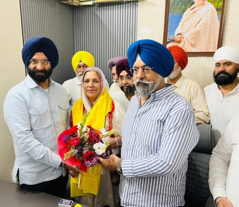 ਦਿੱਲੀ ਗੁਰਦੁਆਰਾ ਕਮੇਟੀ ਚੋਣਾਂ ਦਾ ਵਜਿਆ ਬਿਗਲ, ਸਿਰਸਾ, ਕਾਲਕਾ, ਕਾਹਲੋਂ ਨੇ ਕੀਤਾ ਬੀਬੀ ਰਣਜੀਤ ਦੇ ਦਫਤਰ ਦਾ ਉਦਘਾਟਨ