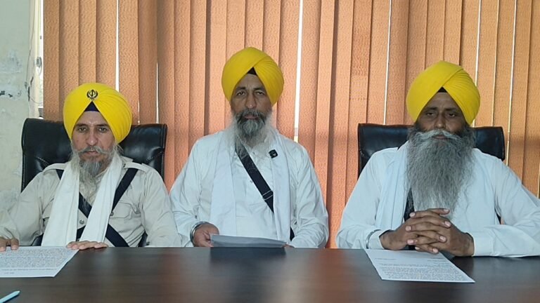 ਅਖੰਡ ਕੀਰਤਨੀ ਜੱਥੇ ਦੇ ਪੰਜ ਪਿਆਰਿਆਂ ਵਲੋਂ ਨਿਸ਼ਕਾਮ ਕੀਰਤਨ ਦੀ ਮਰਿਆਦਾ ਨੂੰ ਬਹਾਲ ਕਰਣ ਦੇ ਫੈਸਲੇ ਨਾਲ ਇਕਜੁੱਟਤਾ ਦਾ ਪ੍ਰਗਟਾਵਾ  👉 ਗੁਰਦੁਆਰਾ ਰਾਮਸਰ ਸਾਹਿਬ ਵਿਖ਼ੇ ਚਲਦੇ ਕੀਰਤਨ ਵਿਚ ਜਬਰਦਸਤੀ ਖਲੱਲ ਪਾਉਣ ਵਾਲੇ ਕੀਰਤਨੀ ਸਿੰਘ ਦੀ ਸਖ਼ਤ ਨਿਖੇਧੀ