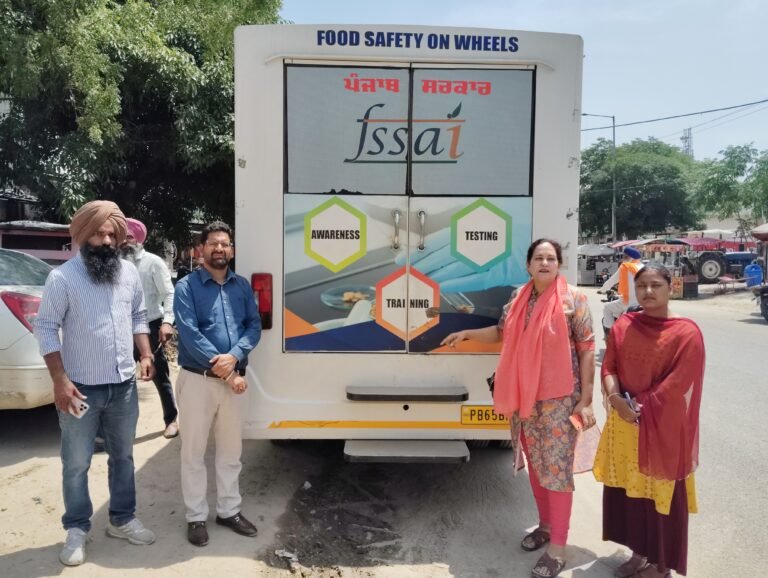 ਫੂਡ ਸੇਫਟੀ ਵੈਨ ਨਾਲ ਕਸਬਾ ਖਾਲੜਾ ਵਿਖੇ ਚੈਕਿੰਗ ਕੀਤੀ ਗਈ 