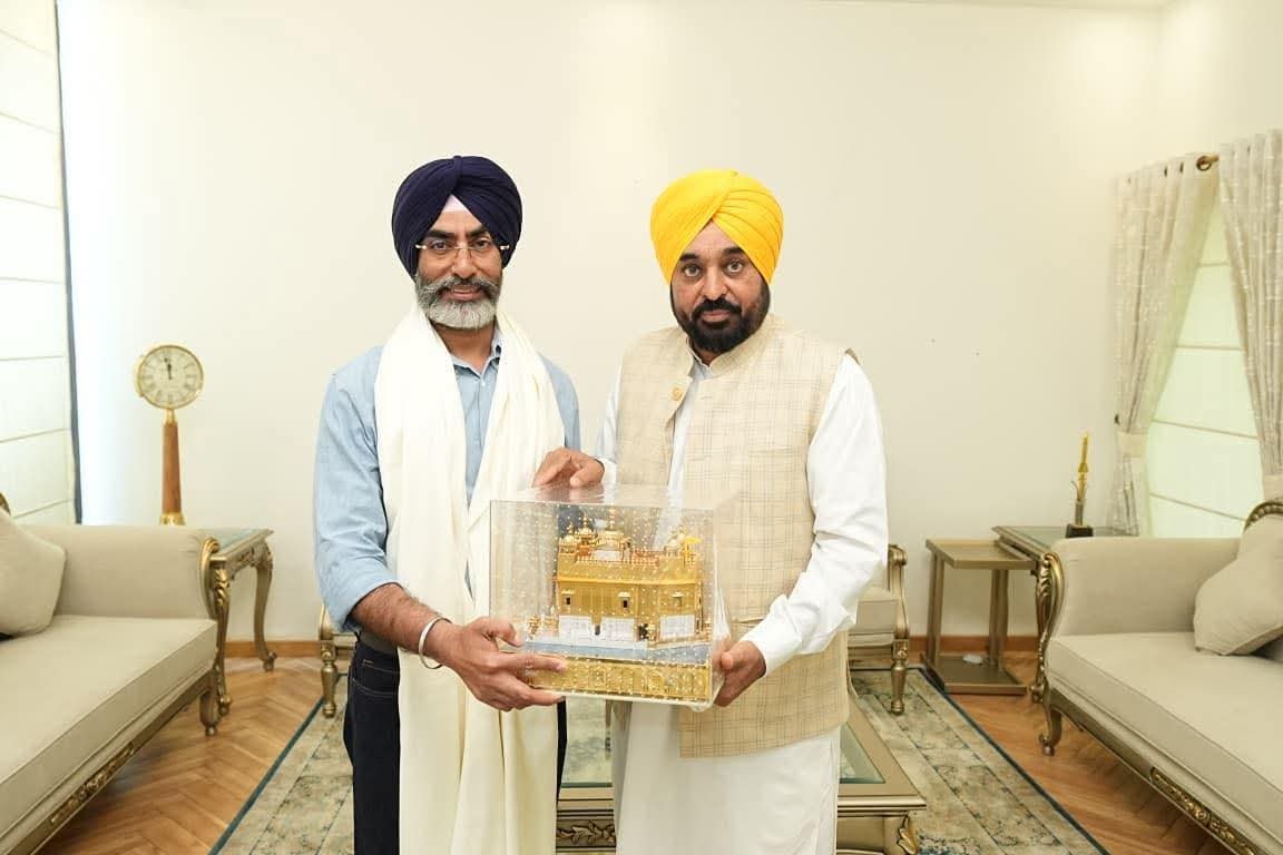 ਐਵਰੈਸਟ ਫਤਹਿ ਕਰਨ ਵਾਲੇ ਅਜੈਪਾਲ ਸਿੰਘ ਦਾ ਮੁੱਖ ਮੰਤਰੀ ਭਗਵੰਤ ਮਾਨ ਵੱਲੋਂ ਸਨਮਾਨ ਕੀਤਾ ਗਿਆ 