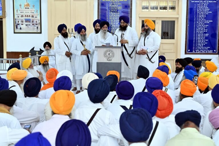 ਪੰਜਾਬ ਸਰਕਾਰ ਵੱਲੋਂ ਬੇਅਦਬੀਆਂ ਸਬੰਧੀ ਐਕਟ ਦੀ ਸ਼ਬਦਾਵਲੀ ਸਿੱਧੇ ਤੌਰ ’ਤੇ ਸ੍ਰੀ ਗੁਰੂ ਗ੍ਰੰਥ ਸਾਹਿਬ ਜੀ ਦੀ ਬੇਅਦਬੀ ਕਰਨ ਵਾਲੀ- ਗਿਆਨੀ ਅਮਰਜੀਤ ਸਿੰਘ  👉 ਐਕਟ ਗੁਰੂ ਗ੍ਰੰਥ ਅਤੇ ਗੁਰੂ ਪੰਥ ਨੂੰ ਚੁਣੌਤੀ ਦੇਣ ਵਾਲੀ ਸਿਆਸੀ ਸਾਜ਼ਿਸ਼-ਐਡਵੋਕੇਟ ਧਾਮੀ