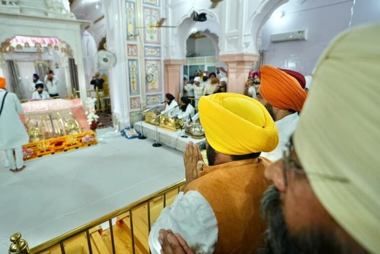ਹੁਣ ਸ੍ਰੀ ਗੁਰੂ ਗ੍ਰੰਥ ਸਾਹਿਬ ਜੀ ਦੇ ਅਪਮਾਨ ਦੀ ਕੋਸ਼ਿਸ਼ ਕਰਨ ਵਾਲਾ ਉਮਰ ਕੈਦ ਤੱਕ ਜੇਲ੍ਹ ‘ਚ ਸੜੇਗਾ: ਮੁੱਖ ਮੰਤਰੀ ਭਗਵੰਤ ਸਿੰਘ ਮਾਨ     ਮੁੱਖ ਮੰਤਰੀ ਭਗਵੰਤ ਸਿੰਘ ਮਾਨ ਨੇ ਗੁਰਦੁਆਰਾ ਬੀੜ ਬਾਬਾ ਬੁੱਢਾ ਸਾਹਿਬ ਵਿਖੇ ਮੱਥਾ ਟੇਕਿਆ