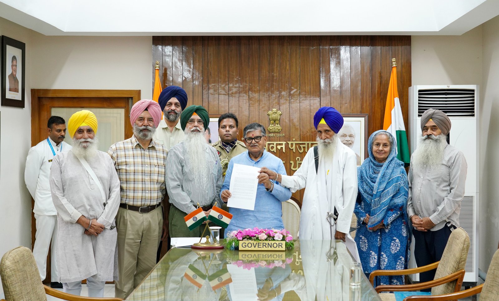 ਸਿੱਖ ਪੰਥ ਦੇ ਲਟਕ ਰਹੇ ਗੰਭੀਰ ਮਸਲਿਆਂ ਦੇ ਹੱਲ ਲਈ ਕੇਂਦਰ ਨਾਲ ਸੰਵਾਦ ਦੀ ਮੰਗ, ਰਾਜਪਾਲ ਰਾਹੀਂ ਗ੍ਰਿਹ ਮੰਤਰੀ ਨੂੰ ਸੌਂਪਿਆ ਮੰਗ ਪੱਤਰ