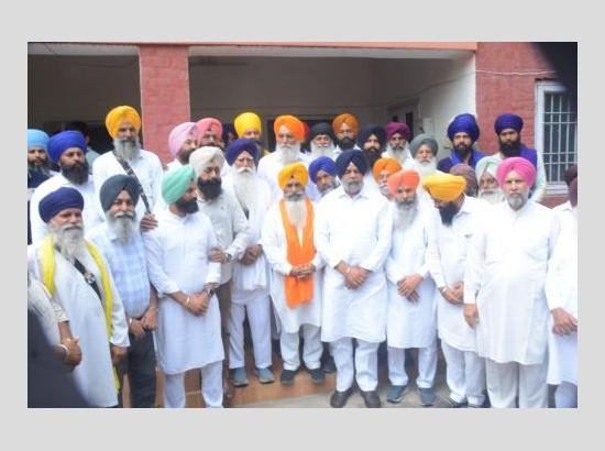 ਸਾਬਕਾ ਚੇਅਰਮੈਨ ਤੇ ਅਕਾਲੀ ਦਲ ਬਾਦਲ ਦੇ ਸੀਨੀਅਰ ਮੀਤ ਪ੍ਰਧਾਨ ਲਖਵੀਰ ਸਿੰਘ ਲੋਟ ਸੈਂਕੜੇ ਸਾਥੀਆਂ ਸਮੇਤ ਅਕਾਲੀ ਦਲ ਵਾਰਿਸ ਪੰਜਾਬ ਦੇ ਵਿਚ ਹੋਏ ਸ਼ਾਮਲ