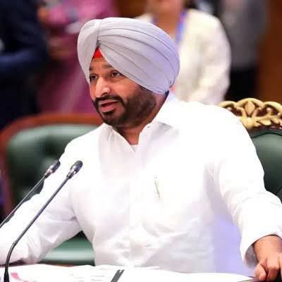 ਸਤਲੁਜ’ ਫ਼ਿਲਮ ਵਿੱਚ ਦਰਸਾਏ ਗਏ 25,000 ਲਾਪਤਾ ਜਾਂ ਗੈਰ-ਕਾਨੂੰਨੀ ਤਰੀਕੇ ਨਾਲ ਸਸਕਾਰ ਕੀਤੇ ਗਏ ਲੋਕਾਂ ਦੇ ਅੰਕੜੇ ਦੇ ਸਮਰਥਨ ਵਿੱਚ ਨਿਰਮਾਤਾ ਅਤੇ ਨਿਰਦੇਸ਼ਕ ਦਸਤਾਵੇਜ਼ੀ ਸਬੂਤ, ਸਰਕਾਰੀ ਰਿਕਾਰਡ, ਨਿਆਂਇਕ ਨਤੀਜੇ ਅਤੇ ਪ੍ਰਮਾਣਿਤ ਅੰਕੜੇ ਪੰਜਾਬ ਦੀ ਜਨਤਾ ਸਾਹਮਣੇ ਪੇਸ਼ ਕਰਨ, ਨਹੀਂ ਤਾਂ ਅਸੀਂ ਅਗਲਾ ਕਦਮ ਚੁੱਕਣ ਲਈ ਮਜਬੂਰ ਹੋਵਾਂਗੇ। ਜੇਕਰ ਉਹ ਇਸ ਅੰਕੜੇ ਨੂੰ ਪ੍ਰਮਾਣਿਤ ਕਰ ਦਿੰਦੇ ਹਨ ਤਾਂ ਮੈਂ ਜਨਤਕ ਤੌਰ ’ਤੇ ਮਾਫ਼ੀ ਮੰਗਾਂਗਾ।  —  ਰਵਨੀਤ ਸਿੰਘ ਬਿੱਟੂ ਰੇਲਵੇ ਅਤੇ ਖੁਰਾਕ ਪ੍ਰੋਸੈਸਿੰਗ ਉਦਯੋਗ ਰਾਜ ਮੰਤਰੀ, ਭਾਰਤ ਸਰਕਾਰ