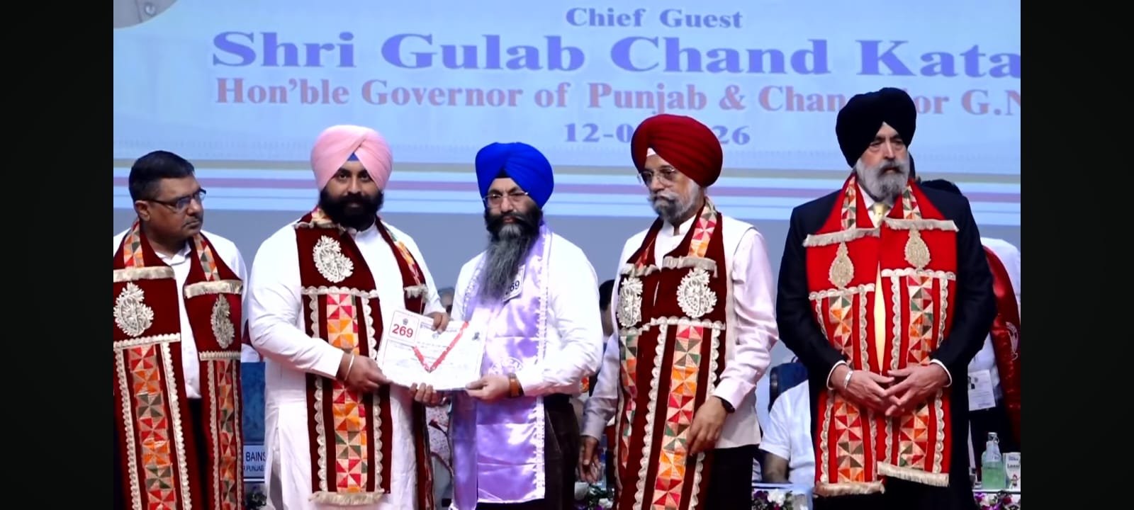 ਗੁਰੂ ਨਾਨਕ ਦੇਵ ਯੂਨੀਵਰਸਿਟੀ (ਅੰਮ੍ਰਿਤਸਰ) ਵੱਲੋਂ 51ਵੀਂ ਸਾਲਾਨਾ ਕਨਵੋਕੇਸ਼ਨ ਦਾ ਆਯੋਜਨ  ਗੁਰਦੁਆਰਾ ਹਾਪਰਜ਼ ਕਰਾਸਿੰਗ (ਆਸਟ੍ਰੇਲੀਆ) ਦੇ ਗ੍ਰੰਥੀ ਸਿੰਘ ਗੋਲਡ ਮੈਡਲ ਨਾਲ ਸਨਮਾਨਿਤ।,  55 ਸਾਲ ਦੀ ਉਮਰ ਵਿੱਚ ਸੰਸਕ੍ਰਿਤ ਵਿਦਿਆ ਪ੍ਰਾਪਤ ਕਰਕੇ ਕੀਤਾ ਸਨਮਾਨ ਪ੍ਰਾਪਤ।
