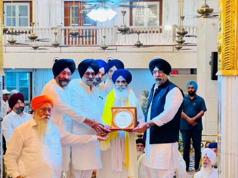 ਦਿੱਲੀ ਕਮੇਟੀ ਵਲੋਂ ਸ਼੍ਰੋਮਣੀ ਰਾਗੀ ਐਵਾਰਡ ਨਾਲ ਸਨਮਾਨਿਤ ਹੋਇਆ ਭਾਈ ਗੁਰਦੀਪ ਸਿੰਘ, ਭਾਈ ਹਰਜੀਤ ਸਿੰਘ ਤੇ ਭਾਈ ਗੁਰਮੀਤ ਸਿੰਘ ਦਾ ਜੱਥਾ