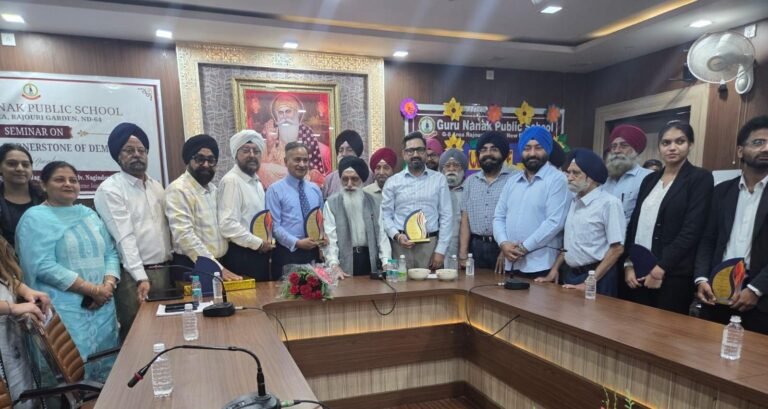 ਰਾਜੌਰੀ ਗਾਰਡਨ ਦੇ ਗੁਰੂ ਨਾਨਕ ਪਬਲਿਕ ਸਕੂਲ ‘ਚ ਮਨੁੱਖੀ ਅਧਿਕਾਰ ਸੈਮੀਨਾਰ, ਵਿਦਿਆਰਥੀਆਂ ਨੂੰ ਕਾਨੂੰਨੀ ਹੱਕਾਂ ਪ੍ਰਤੀ ਕੀਤਾ ਜਾਗਰੂਕ