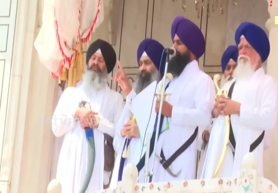 ਵੱਡੀ ਖ਼ਬਰ: ਅਮਰਜੀਤ ਚਾਵਲਾ ਅਤੇ ਐਡੀਸ਼ਨਲ ਹੈਡ ਗ੍ਰੰਥੀ ਮਲਕੀਤ ਸਿੰਘ ਨੂੰ ਅਕਾਲ ਤਖ਼ਤ ਸਾਹਿਬ ਨੇ ਪੰਥ ‘ਚੋਂ ਛੇਕਿਆ