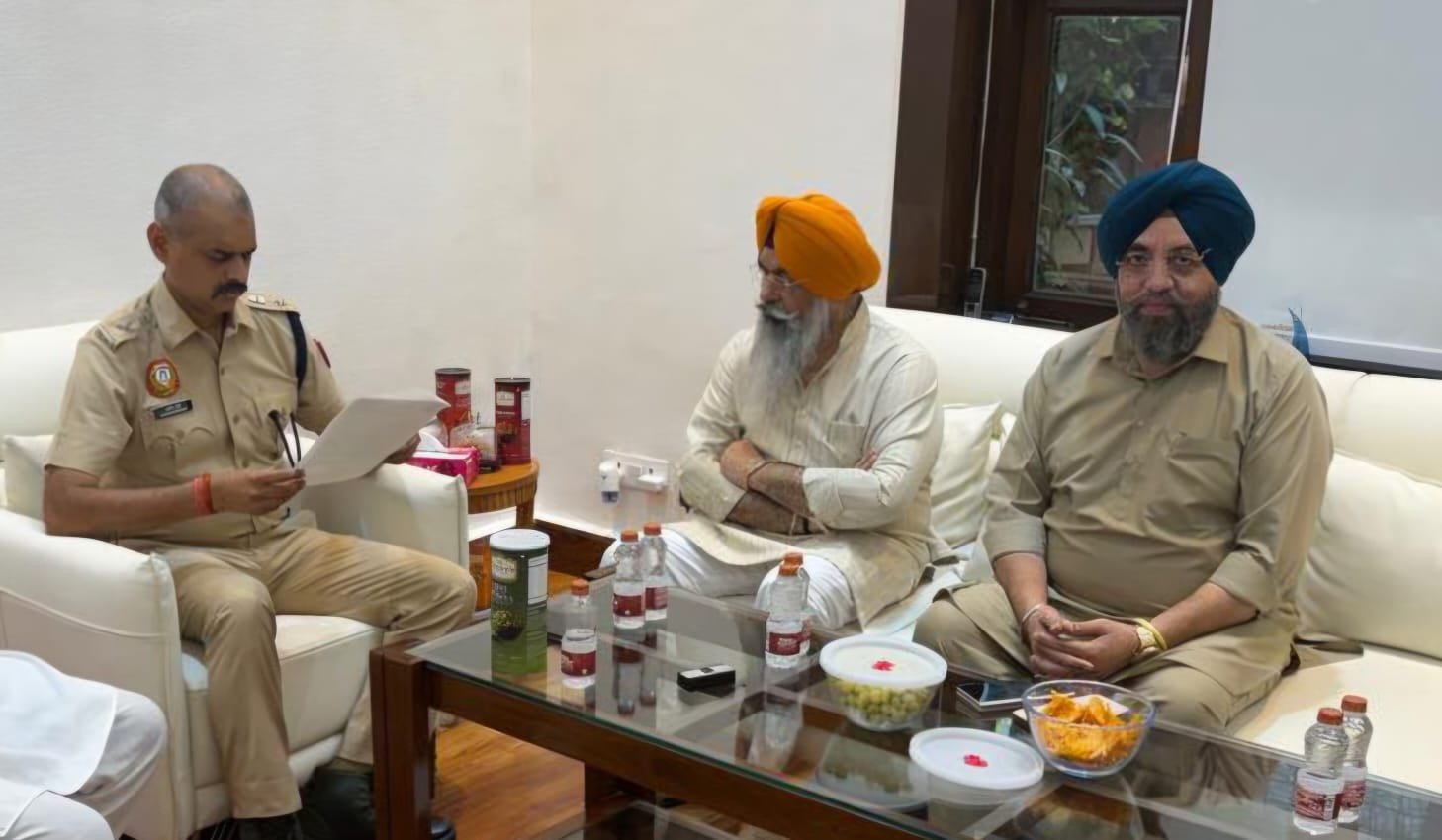 ਗੁਰਦੁਆਰਾ ਬੰਗਲਾ ਸਾਹਿਬ ਕੰਪਲੈਕਸ ਵਿੱਚ ਨਾਅਰੇਬਾਜ਼ੀ ਲਈ ਕੇਜਰੀਵਾਲ ਤੇ ਸਾਥੀਆਂ ਖ਼ਿਲਾਫ਼ ਦਿੱਲੀ ਕਮੇਟੀ ਵੱਲੋਂ ਪੁਲਿਸ ਨੂੰ ਸ਼ਿਕਾਇਤ